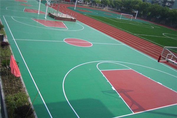 上海塑胶篮免费送样球场维护保养的方法(图1)